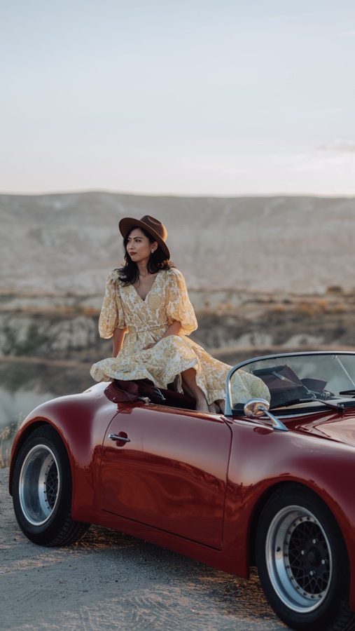 Red convertible, Göreme